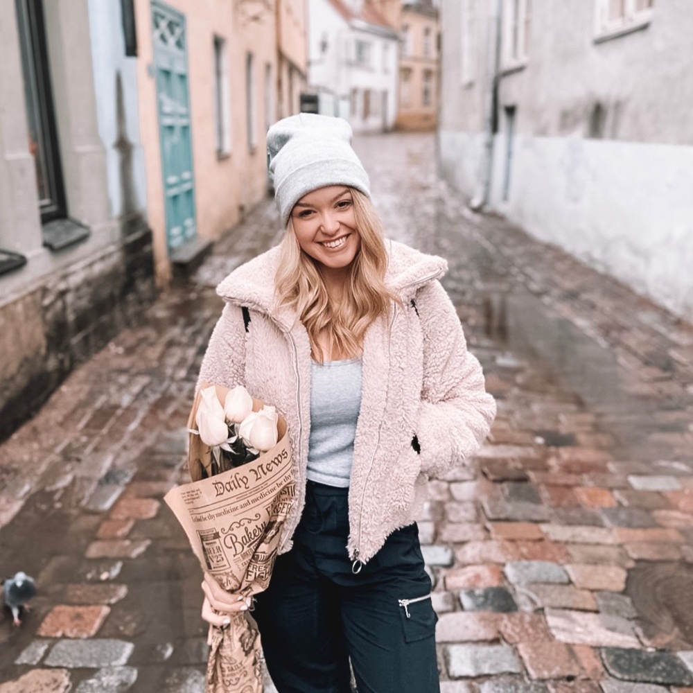 Meet your Posher, Alexis